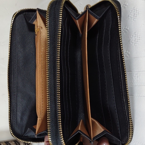 Croc Embossed Faux Leather Wristlet/Clutch/Wallet - Picture 5 of 5